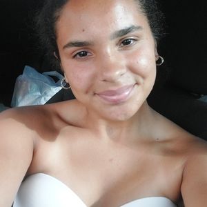 Meet your Posher, Camila